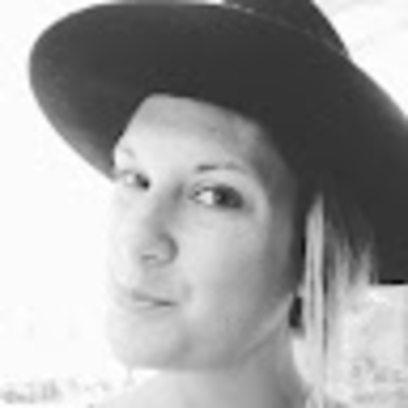 Meet your Posher, Sarah - Picture 1 of 1